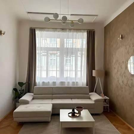 Center Apartment *